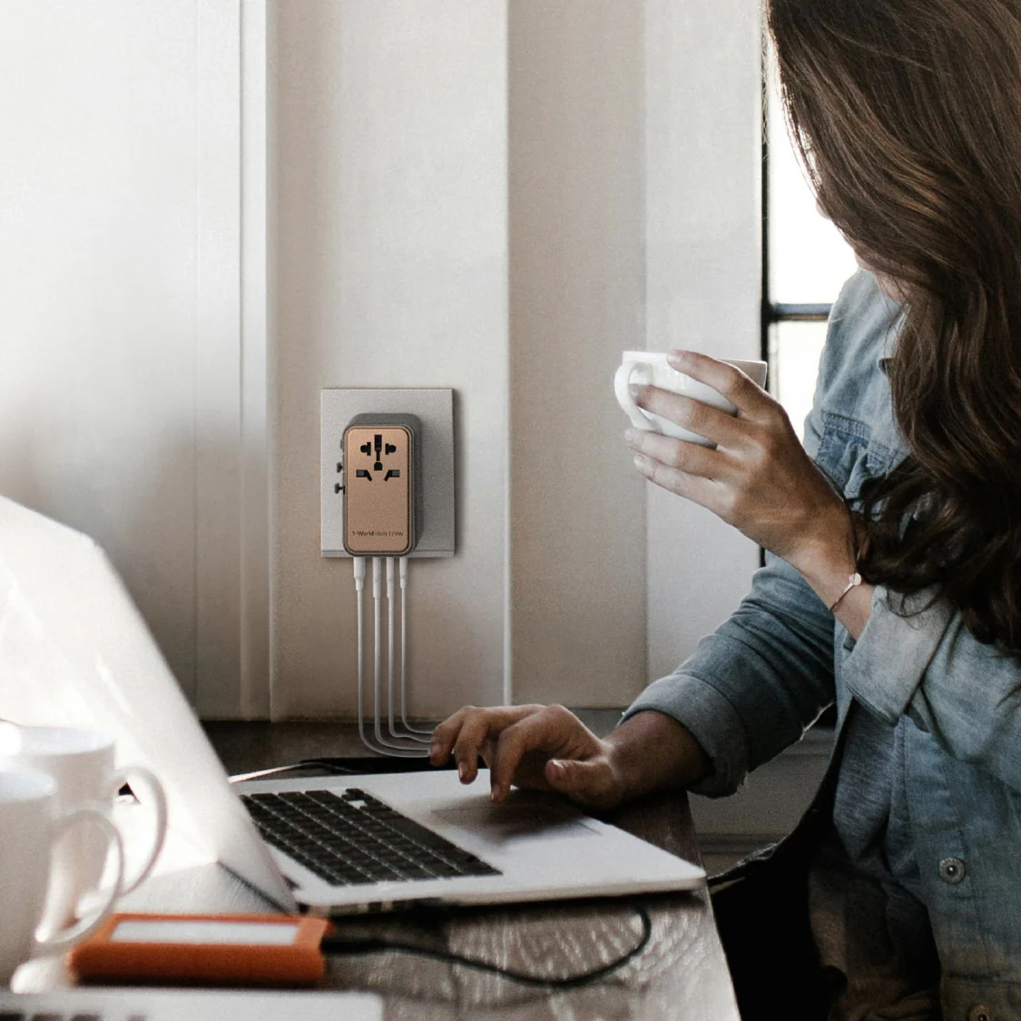 1-World 4-Port GaN Travel Charger 170W + USB-C Cable - Image 8