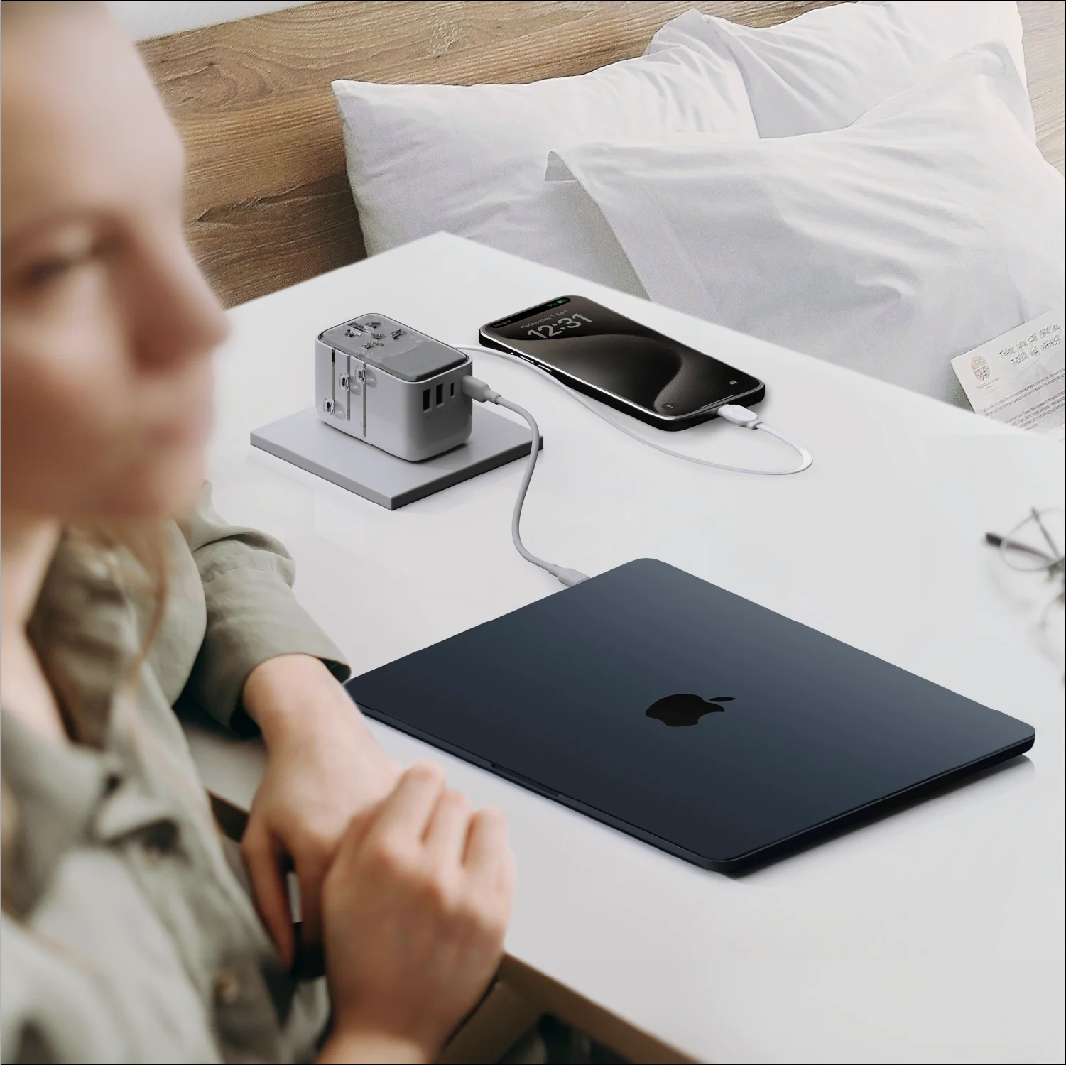 1-World+ Flow 4-Port Travel Charger With Built-In USB-C Cable 35W - Image 7